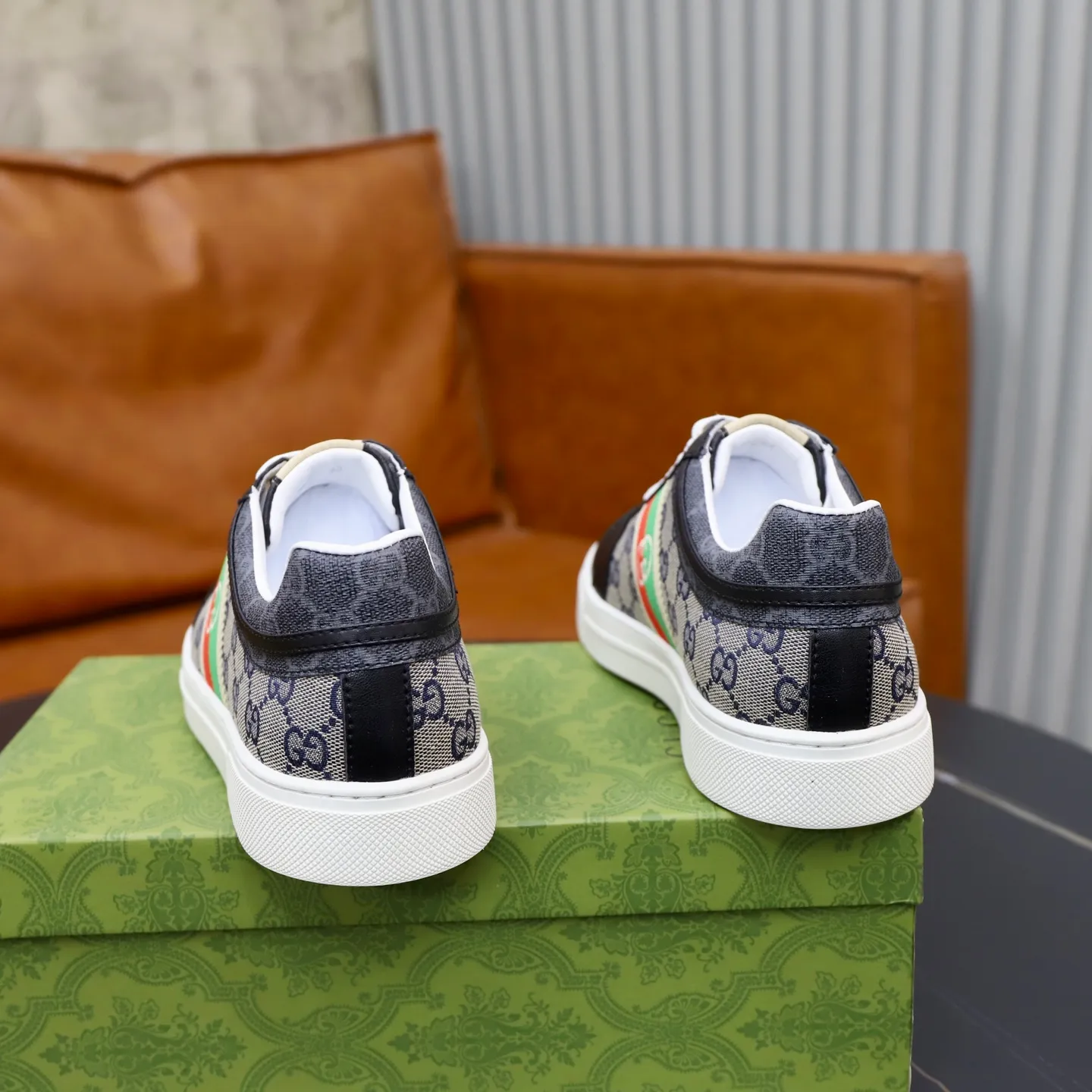 Ex-factory price: 440💰🙅‍♂️🙅‍♂️🙅‍♂️ Brand: GUCCI Standard code: 38-44 (45 customized) Grade: Same as the official website Material: Original material splicing Comfortable and breathable lining Lightweight and wear-resistant sports outsole Style category: Men's fashionable casual shoes Running sneakers Distinguished luxury brand elements Top luxury Color: actual picture color